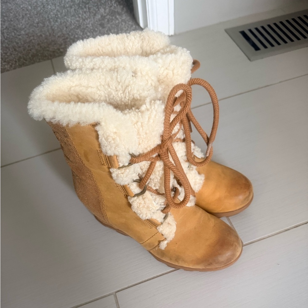 Sorel Wedge Women's Shearling-Lined Tan Winter Boots